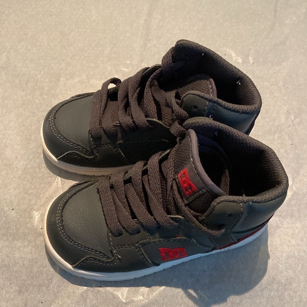 DC Kids High-Top Sneakers - Black and Red - Picture 3 of 10